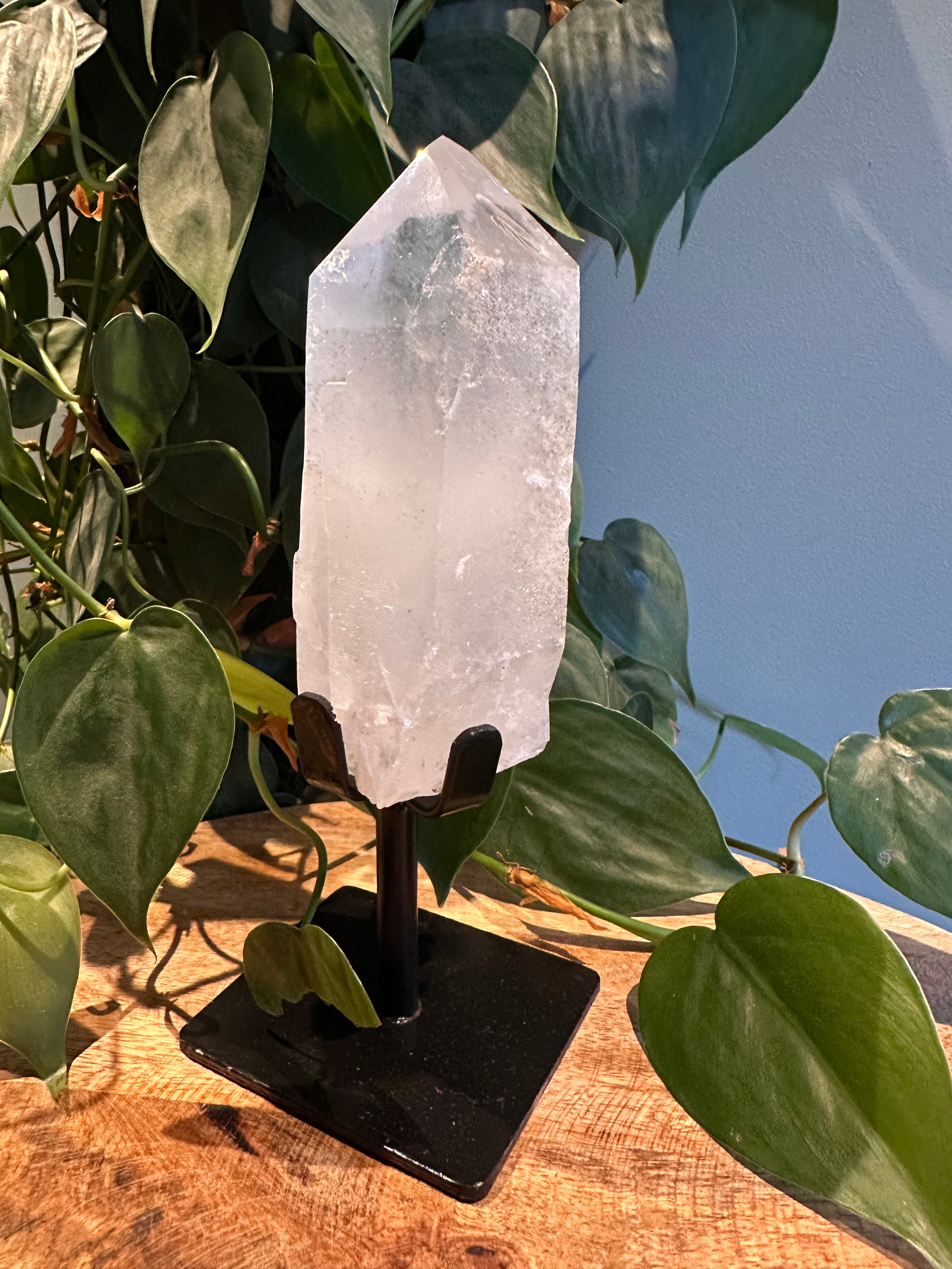 Bergkristal punt op standaard #40