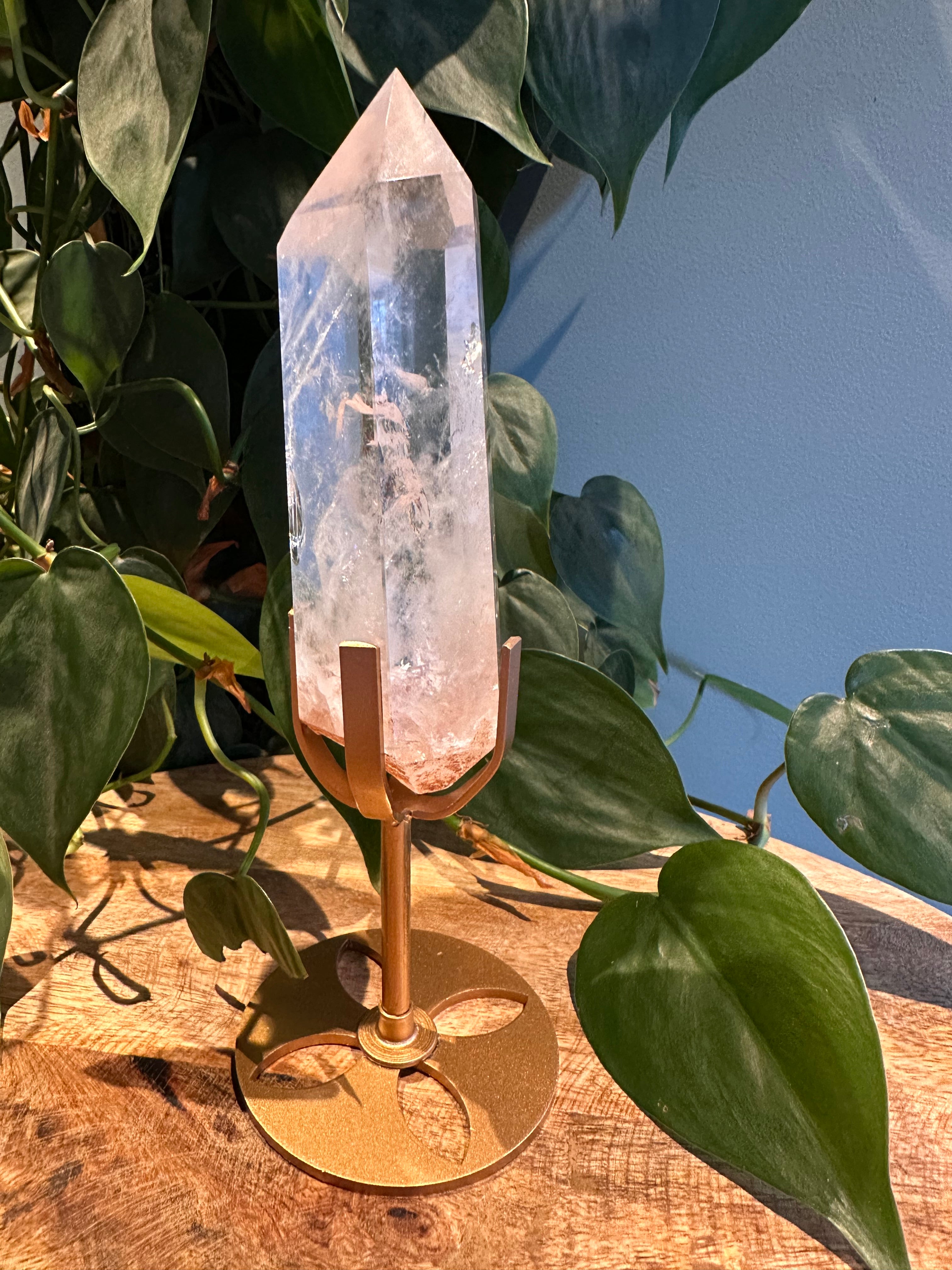 Heldere Bergkristal punt op Goudkleurige standaard #39