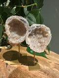 Geode Paartje met Goudkleurige Standaard