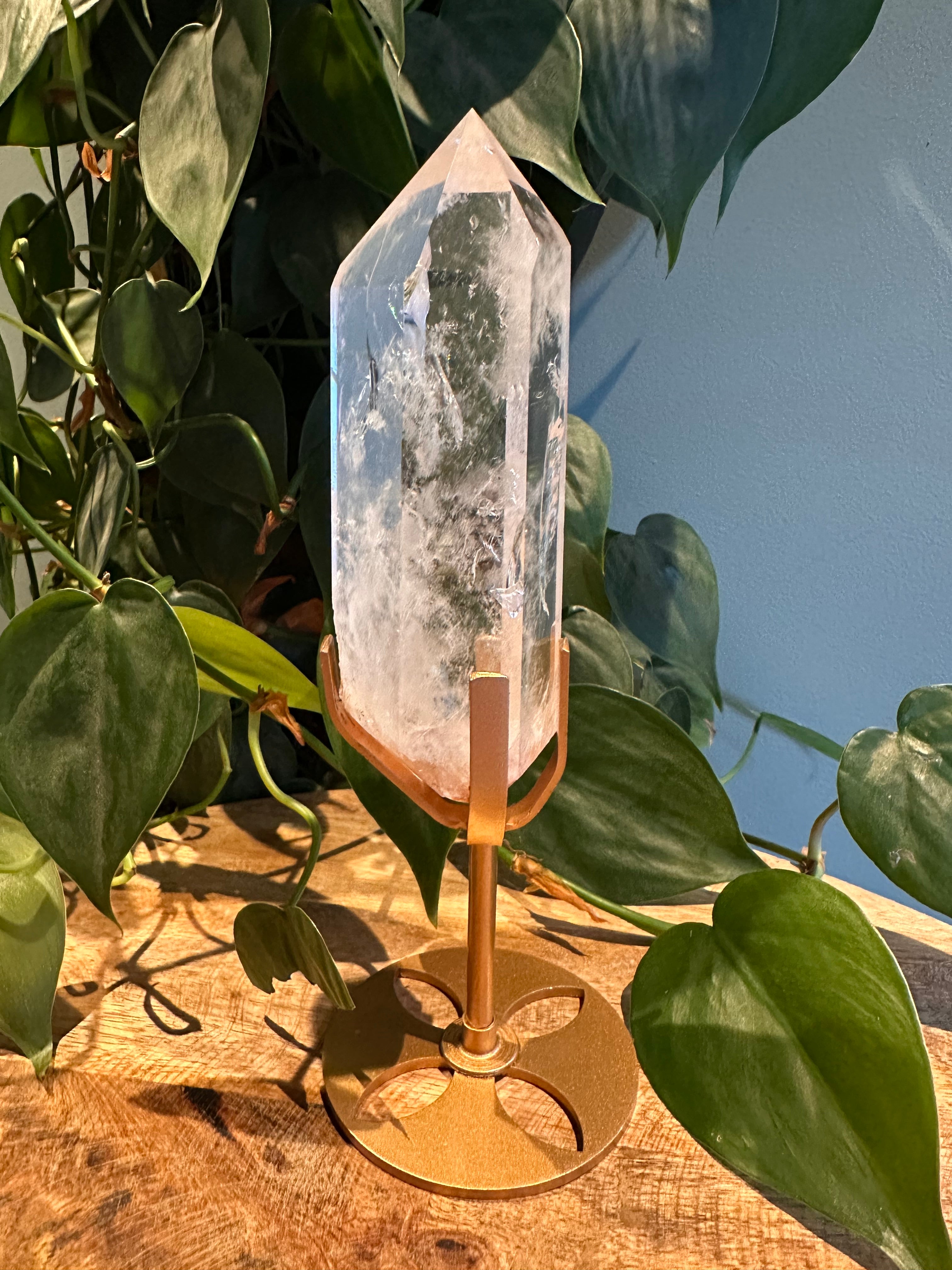 Heldere Bergkristal punt op Goudkleurige standaard #39