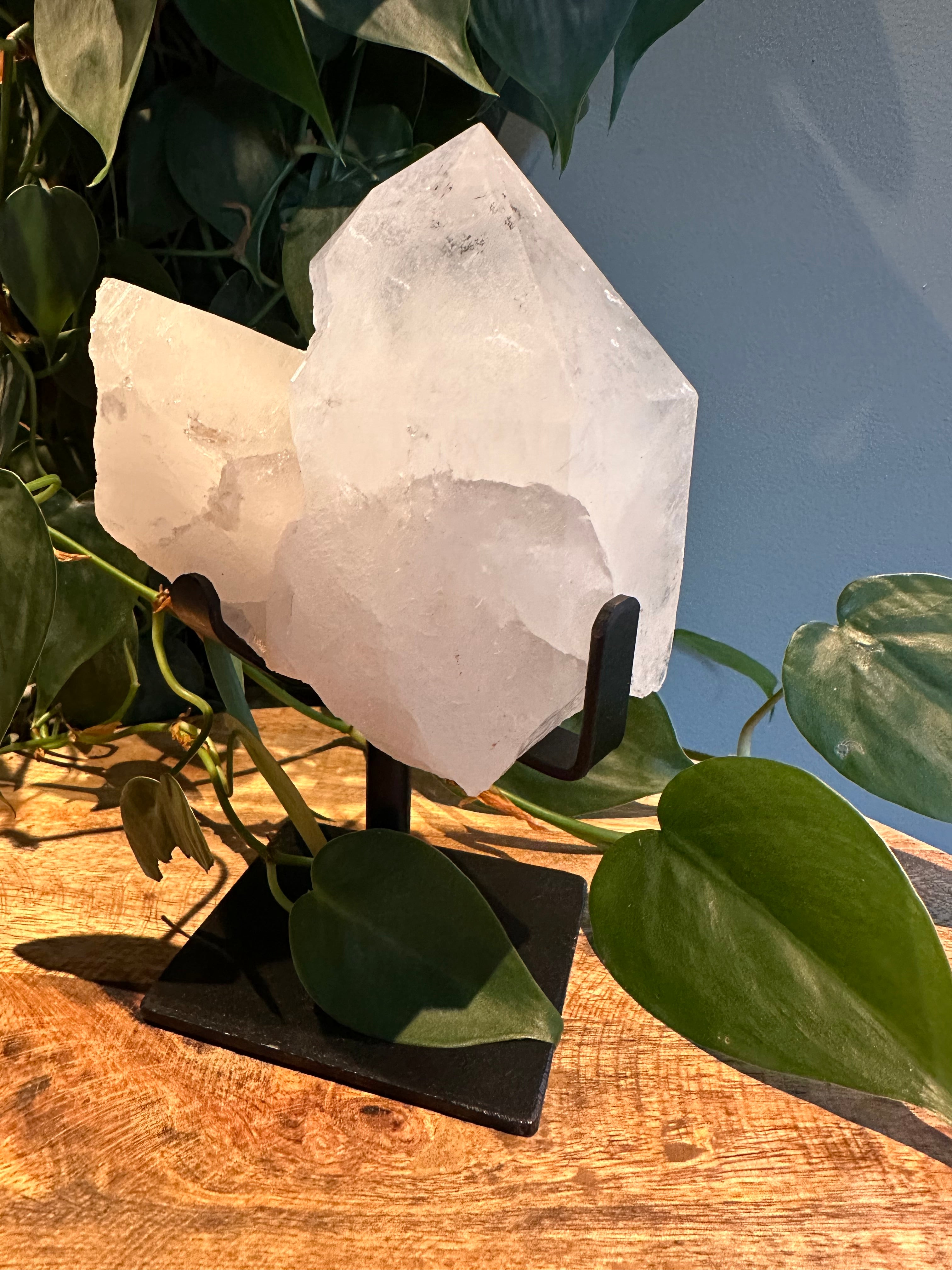 Bergkristal Cluster punt op standaard #41