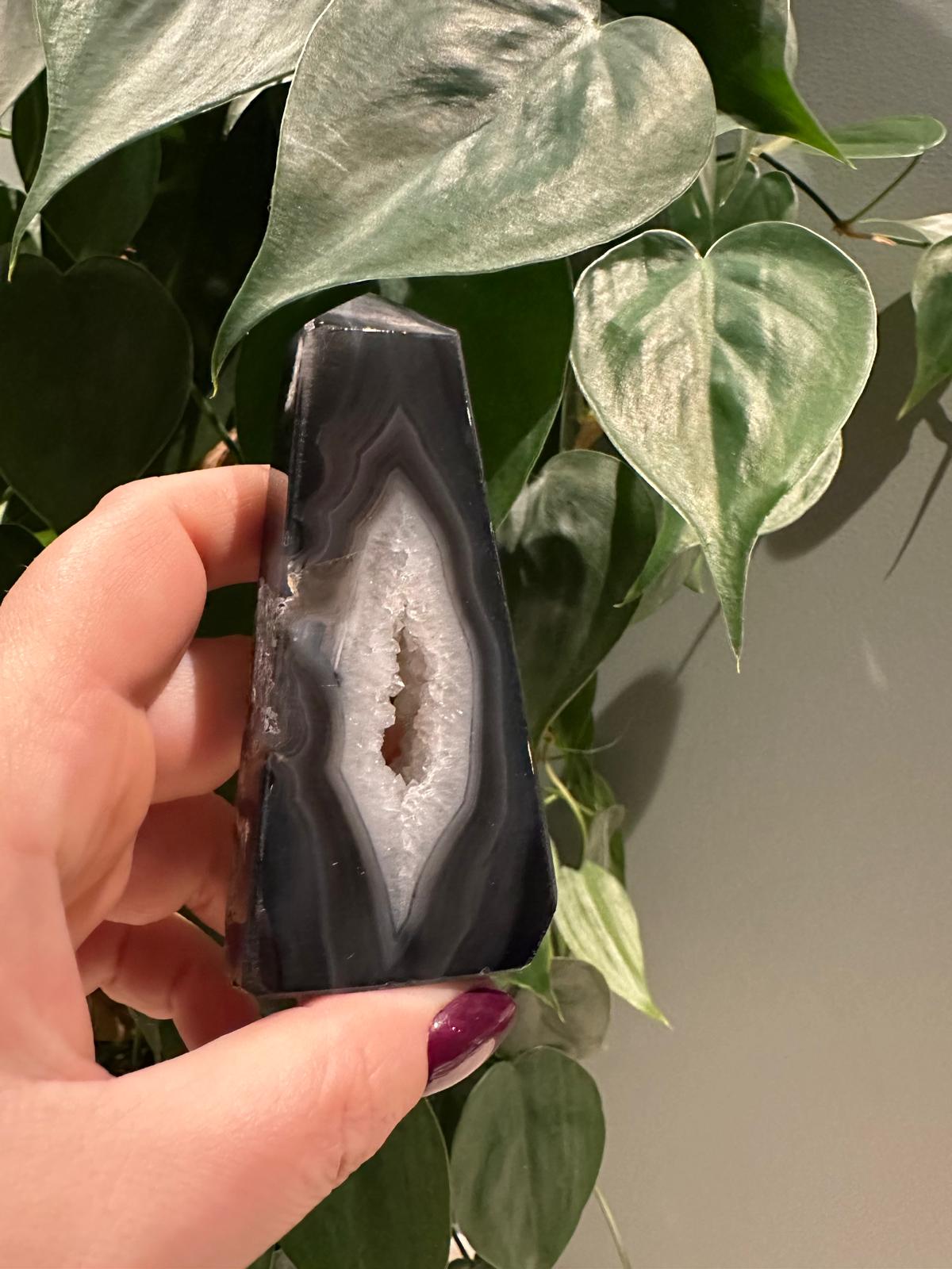 Druzy zwarte agaat toren #1