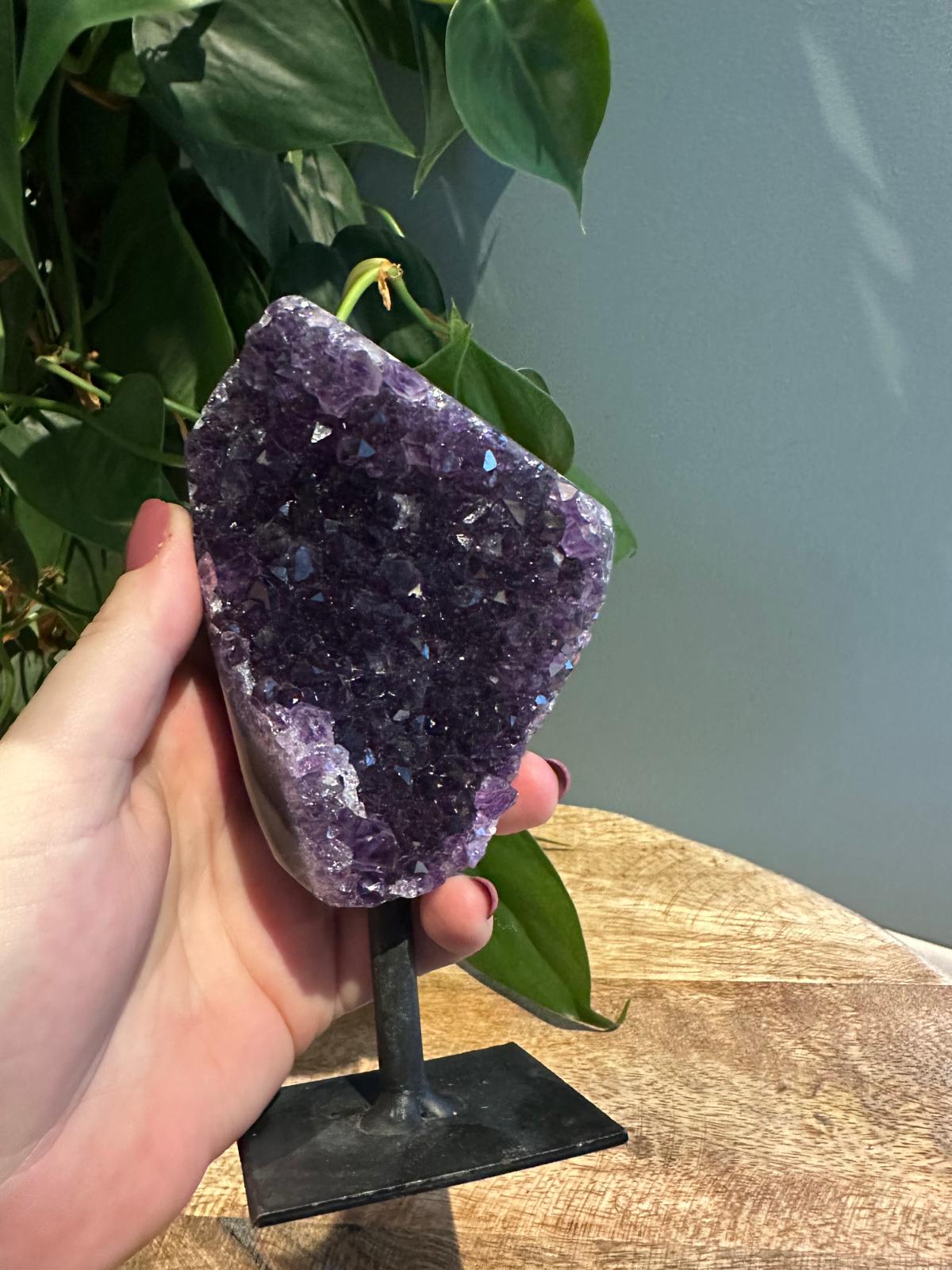 Triple A Amethist op standaard #29