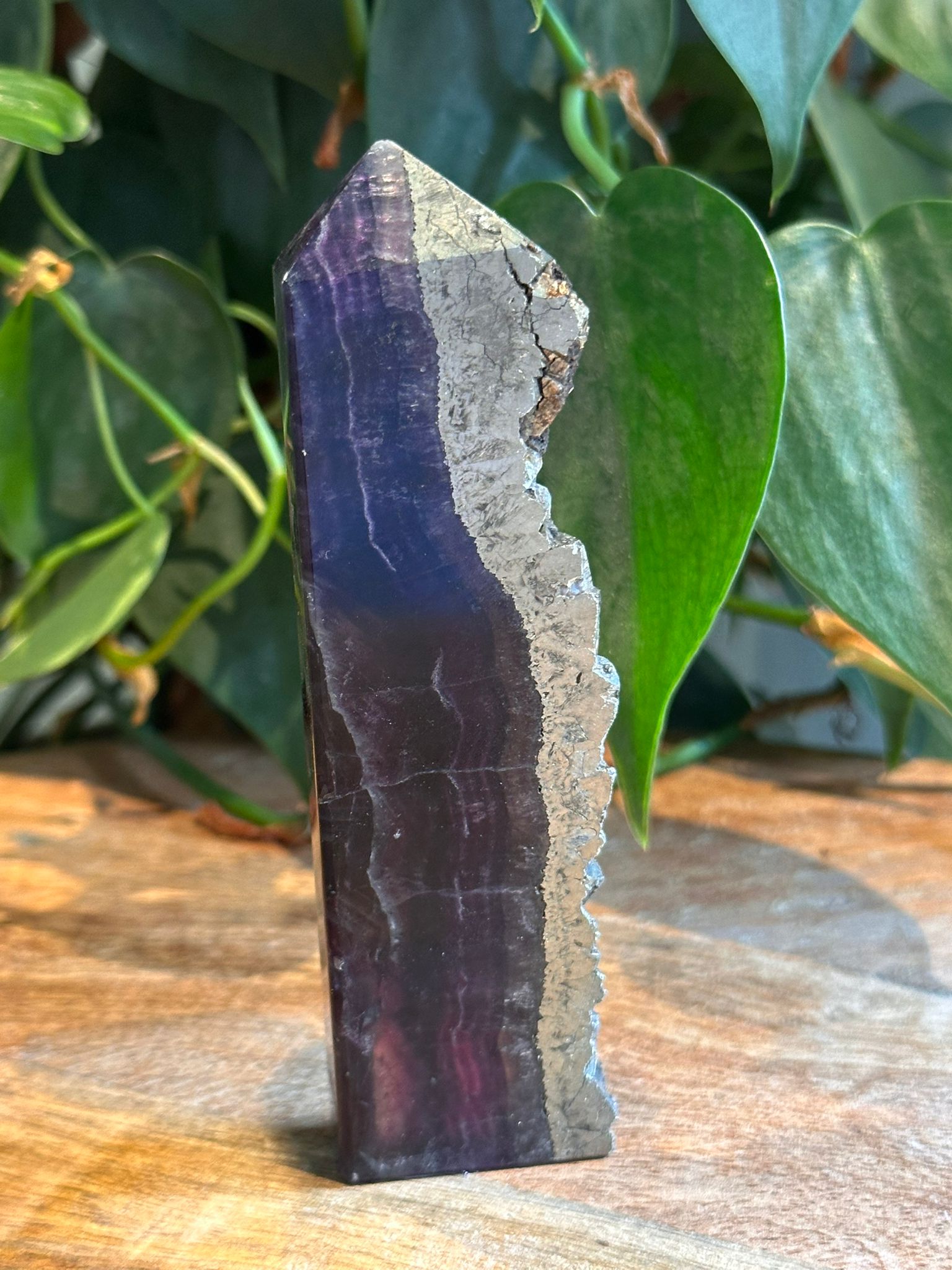 Paarse Fluoriet met Pyriet Toren