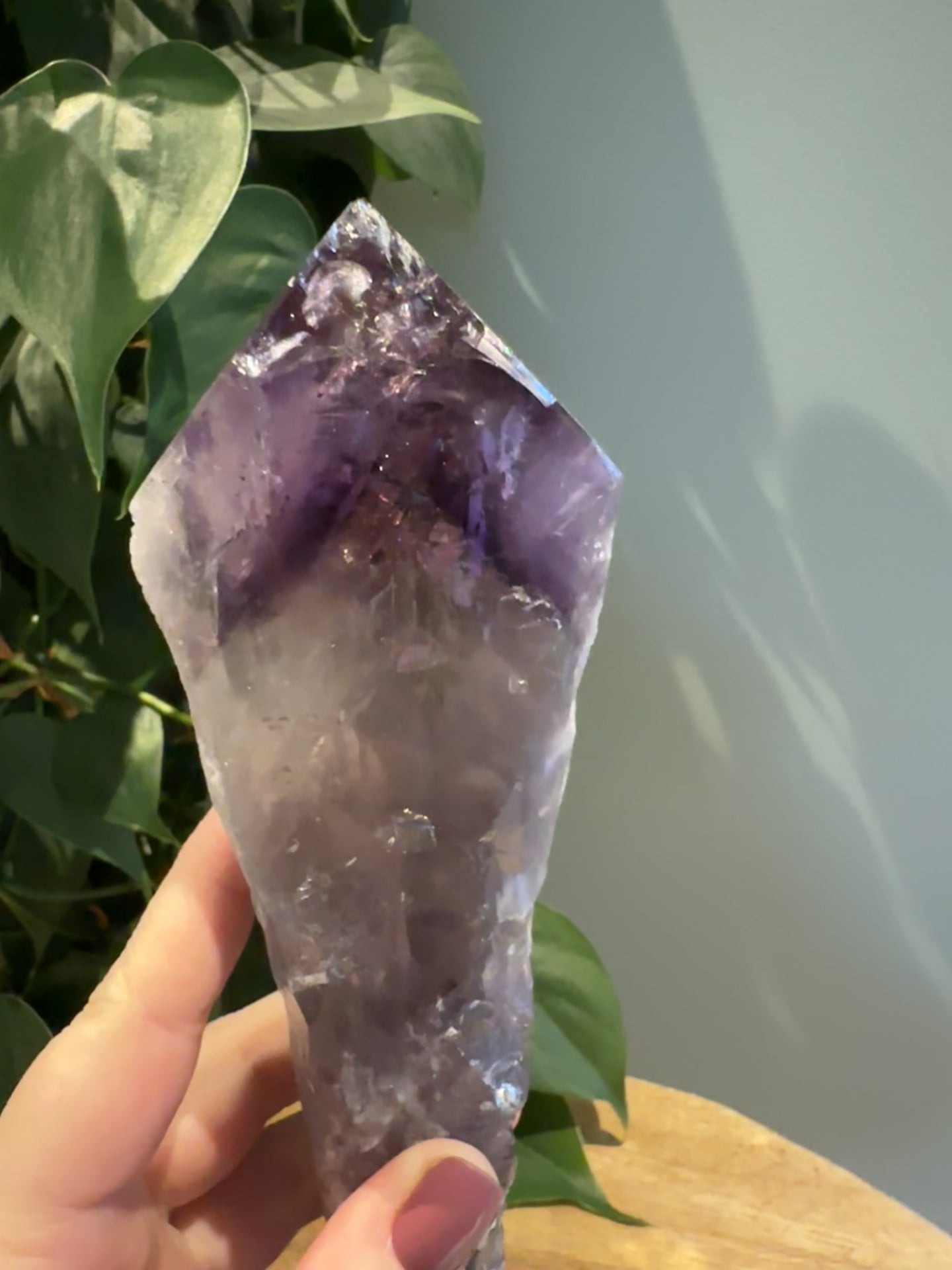 Ametrien punt met geslepen kant op standaard #31