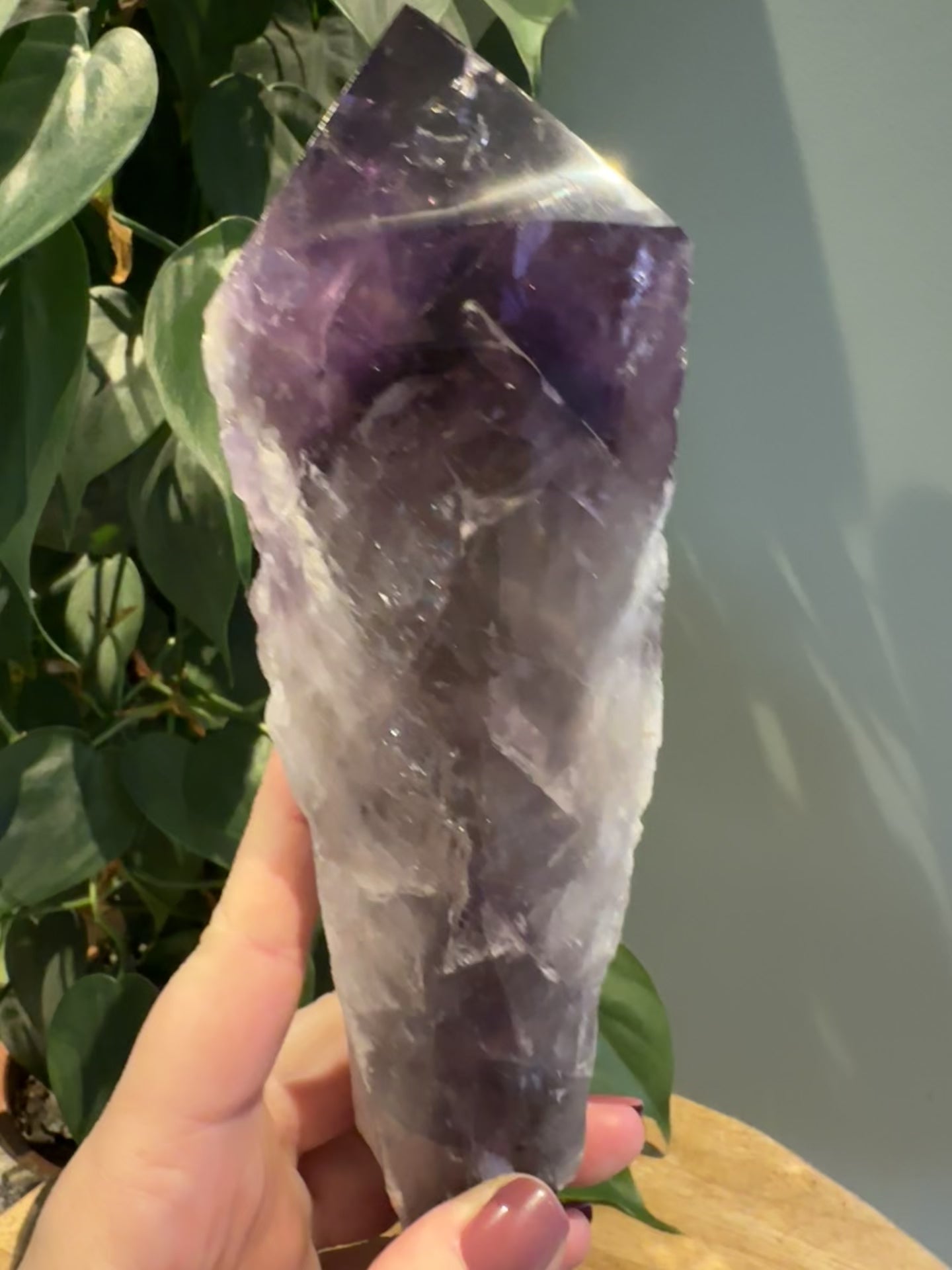 Ametrien punt met geslepen kant op standaard #30